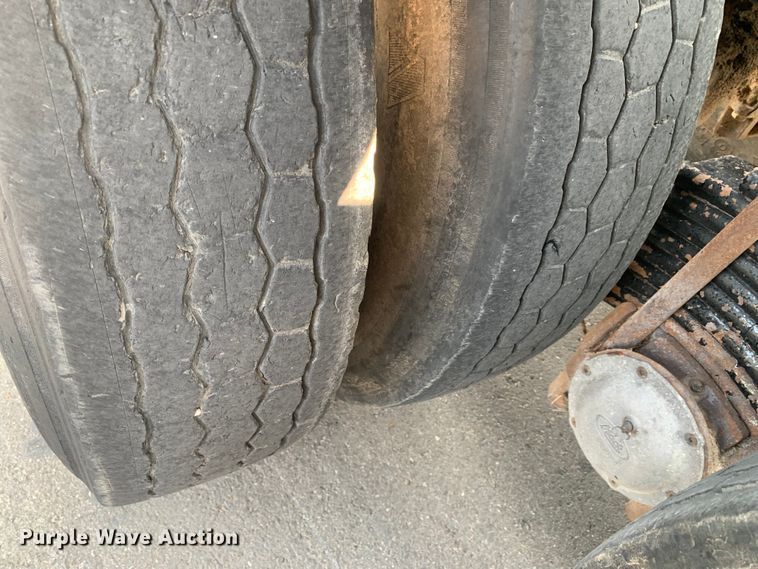 image for item DM7938 2007 Mack CT713 roll-off container truck