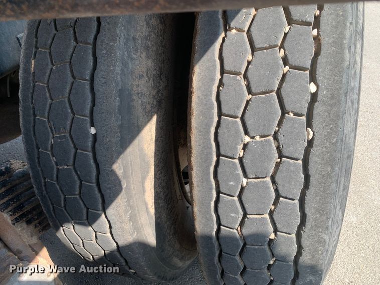 image for item DM7938 2007 Mack CT713 roll-off container truck