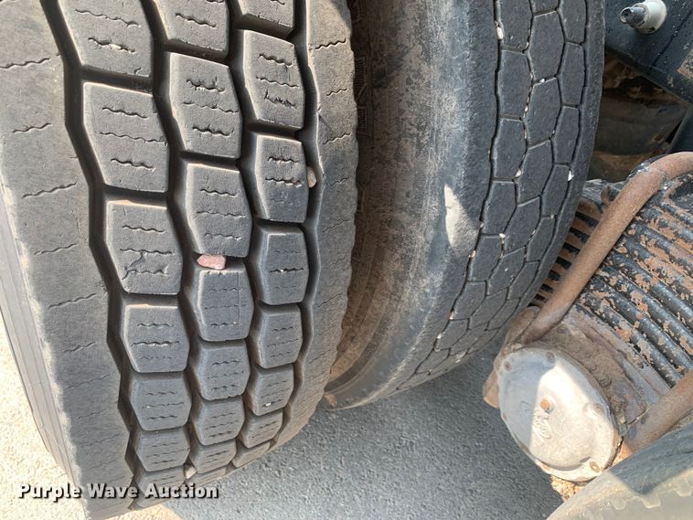 image for item DM7938 2007 Mack CT713 roll-off container truck