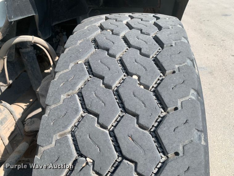 image for item DM7938 2007 Mack CT713 roll-off container truck