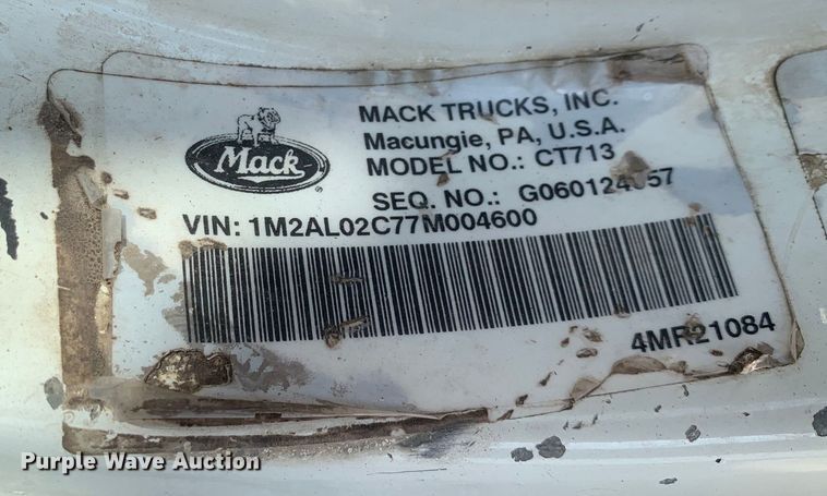 image for item DM7938 2007 Mack CT713 roll-off container truck