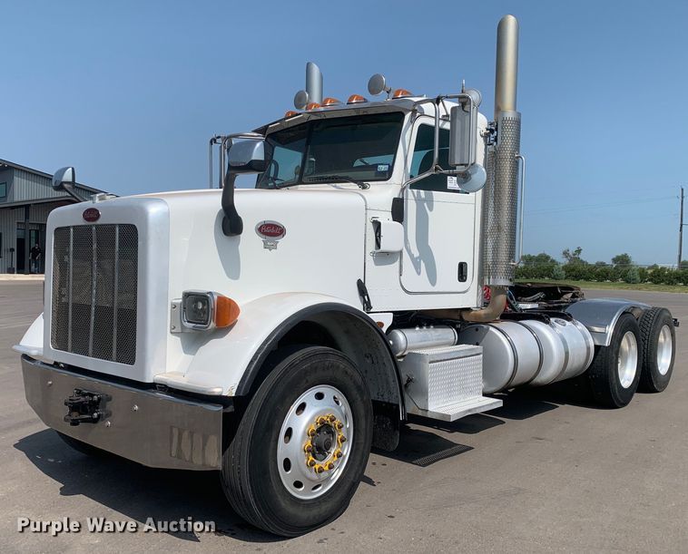 image for item DM7939 2016 Peterbilt 367 semi truck