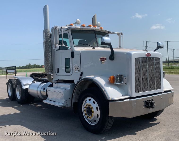 image for item DM7939 2016 Peterbilt 367 semi truck