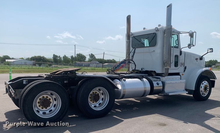 image for item DM7939 2016 Peterbilt 367 semi truck
