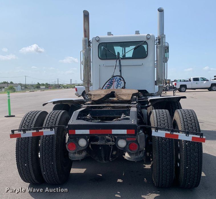 image for item DM7939 2016 Peterbilt 367 semi truck