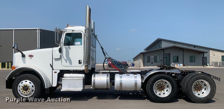 image for item DM7939 2016 Peterbilt 367 semi truck