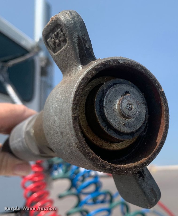 image for item DM7939 2016 Peterbilt 367 semi truck