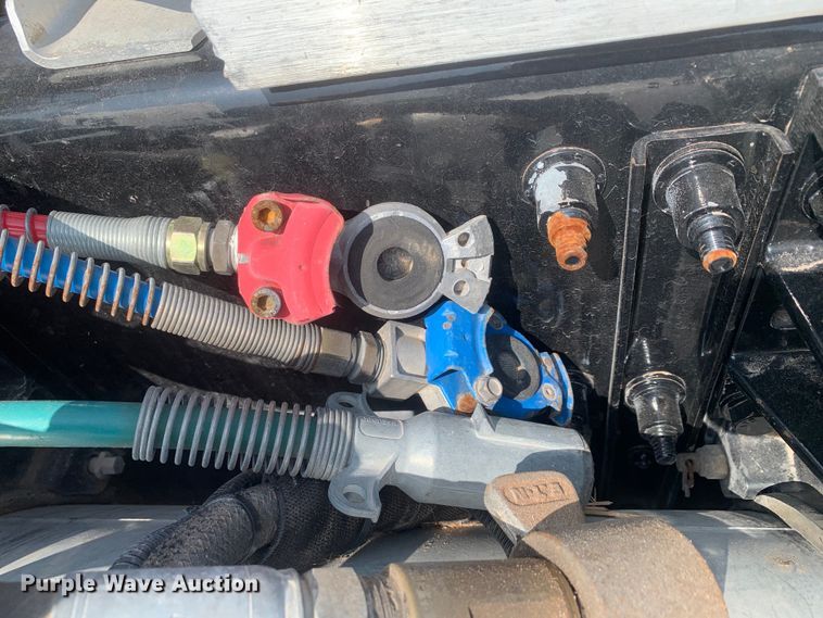 image for item DM7939 2016 Peterbilt 367 semi truck