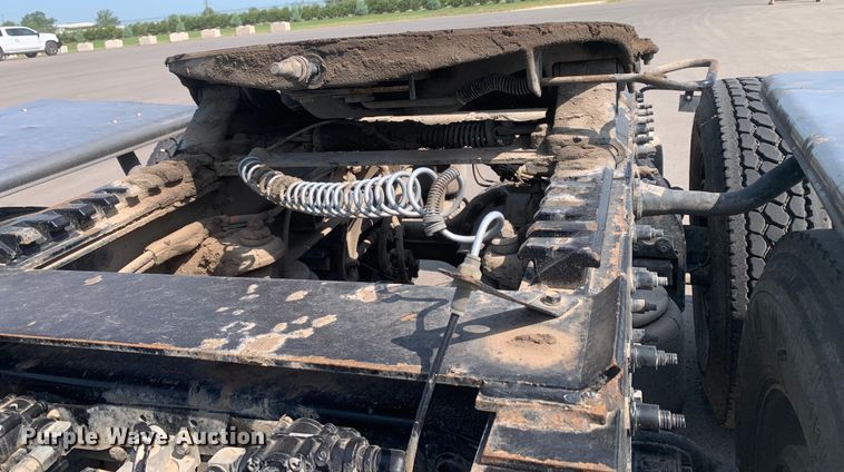 image for item DM7939 2016 Peterbilt 367 semi truck