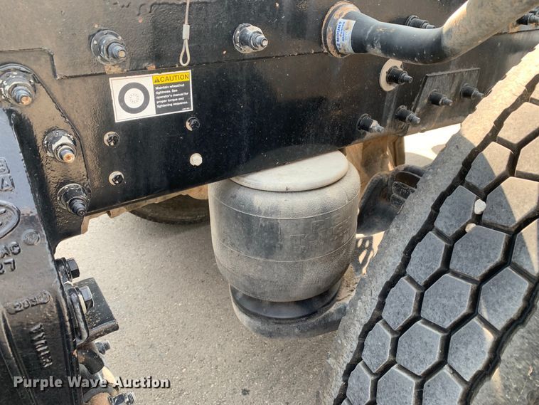 image for item DM7939 2016 Peterbilt 367 semi truck