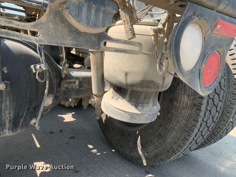 image for item DM7939 2016 Peterbilt 367 semi truck