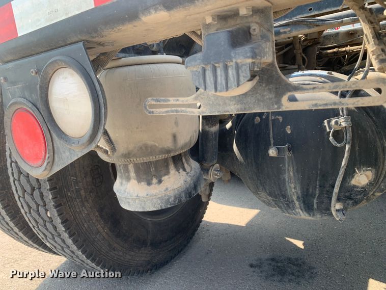 image for item DM7939 2016 Peterbilt 367 semi truck