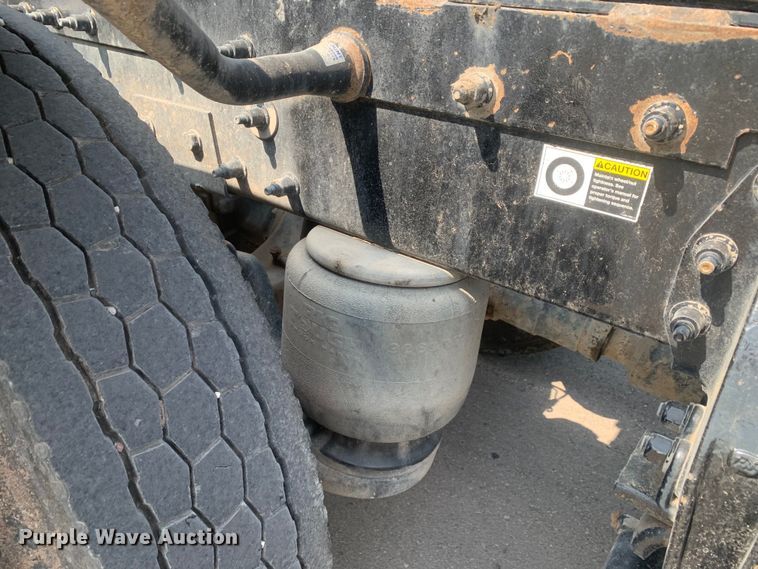 image for item DM7939 2016 Peterbilt 367 semi truck