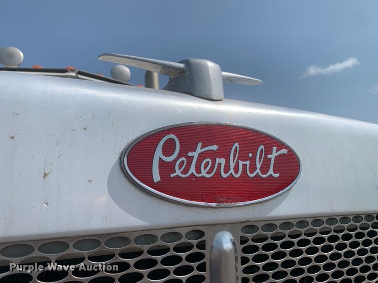 image for item DM7939 2016 Peterbilt 367 semi truck