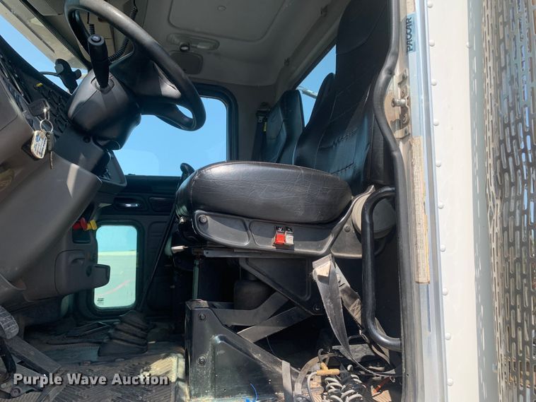 image for item DM7939 2016 Peterbilt 367 semi truck