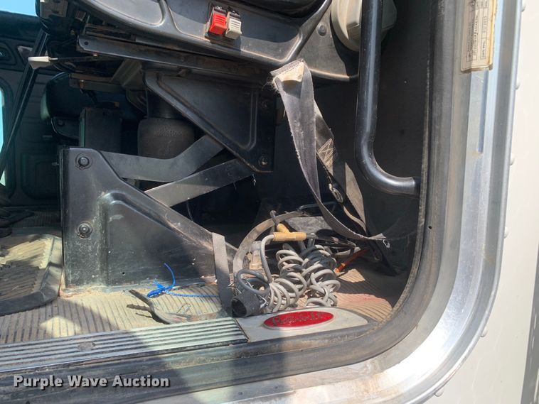 image for item DM7939 2016 Peterbilt 367 semi truck