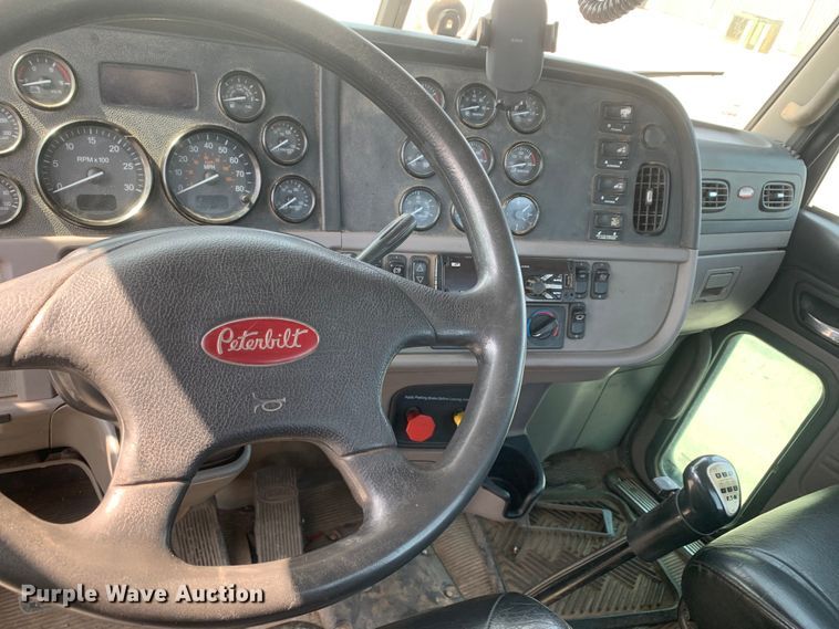 image for item DM7939 2016 Peterbilt 367 semi truck