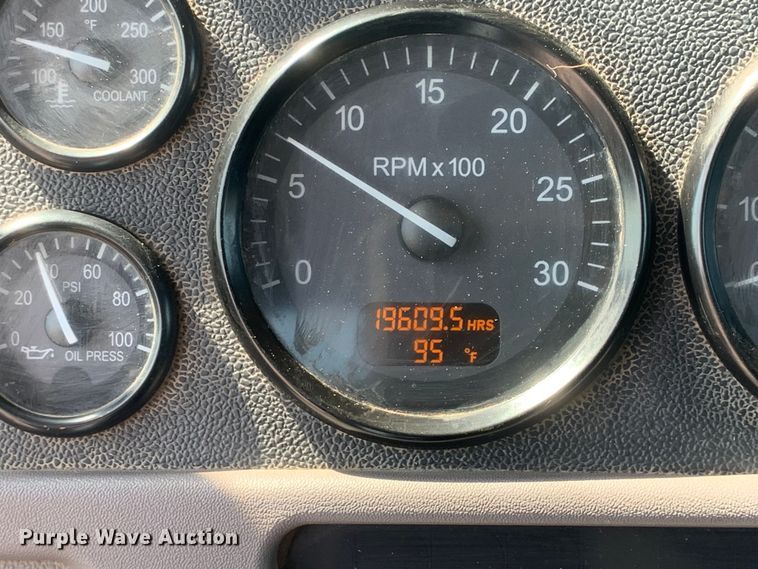 image for item DM7939 2016 Peterbilt 367 semi truck