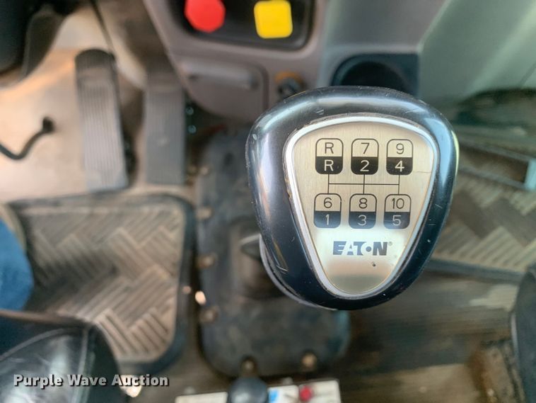 image for item DM7939 2016 Peterbilt 367 semi truck