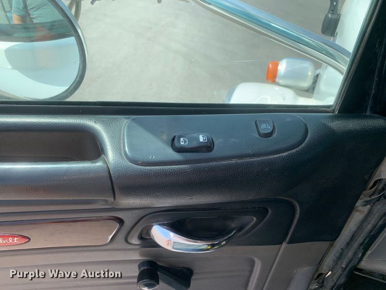 image for item DM7939 2016 Peterbilt 367 semi truck