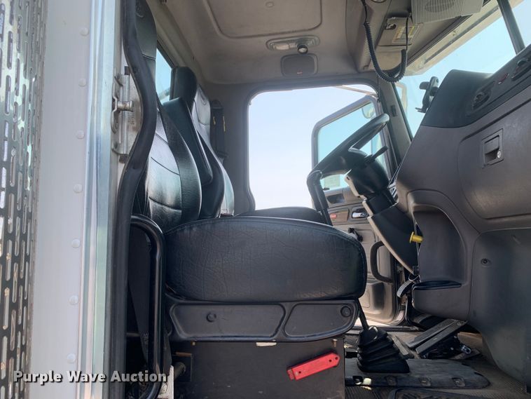 image for item DM7939 2016 Peterbilt 367 semi truck