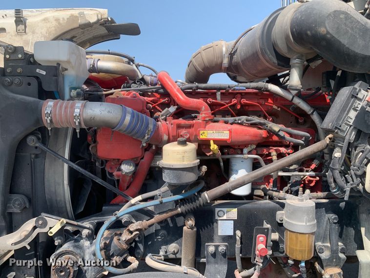 image for item DM7939 2016 Peterbilt 367 semi truck