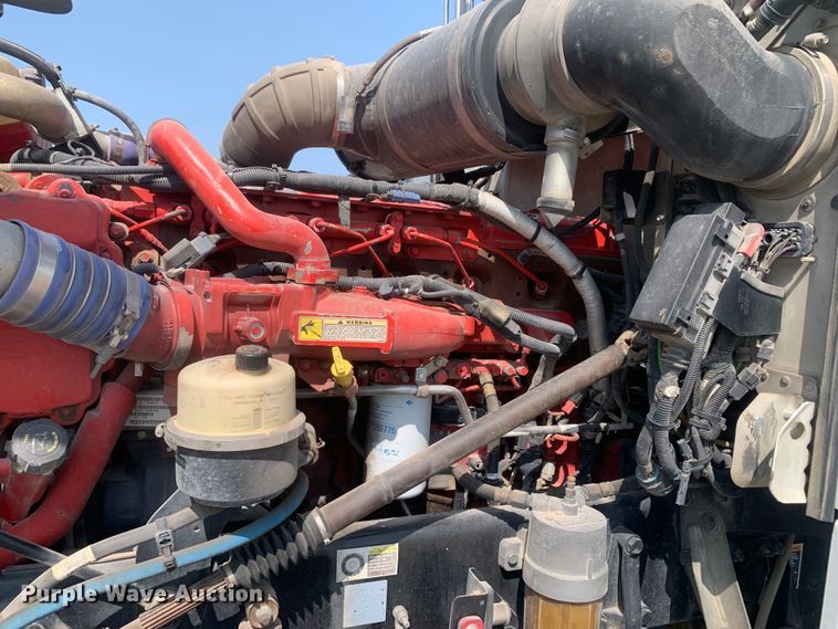 image for item DM7939 2016 Peterbilt 367 semi truck