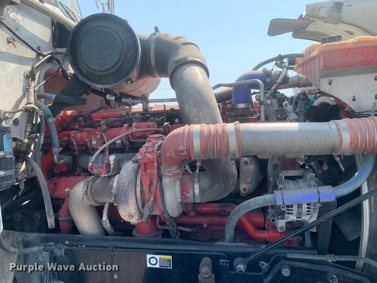 image for item DM7939 2016 Peterbilt 367 semi truck