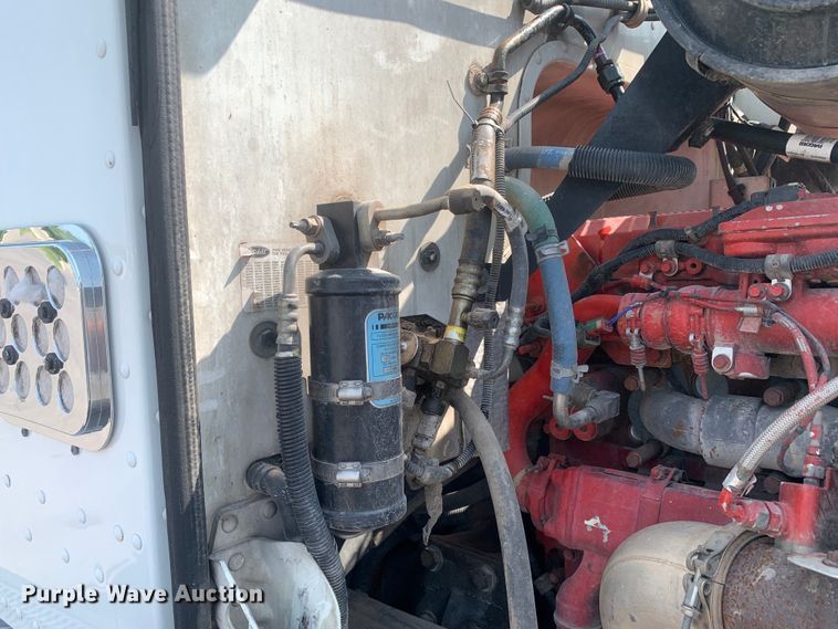 image for item DM7939 2016 Peterbilt 367 semi truck