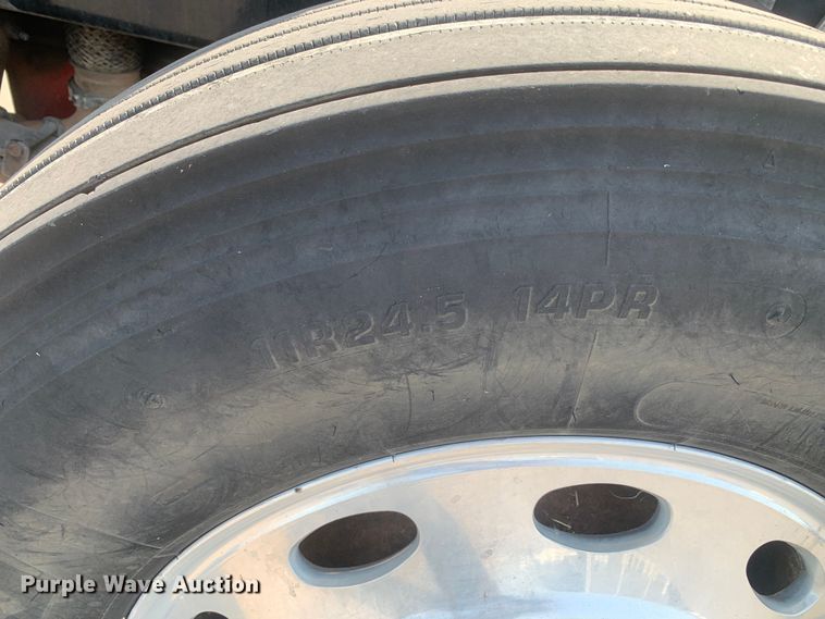 image for item DM7939 2016 Peterbilt 367 semi truck