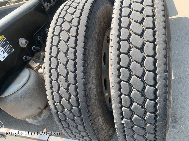 image for item DM7939 2016 Peterbilt 367 semi truck