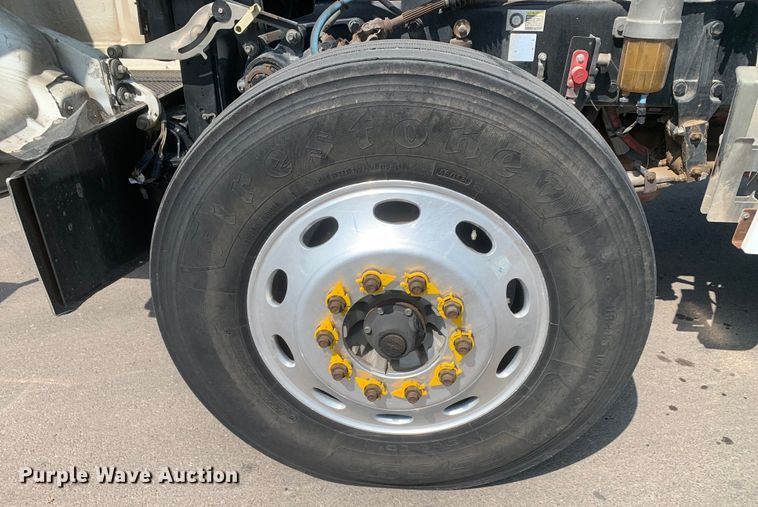 image for item DM7939 2016 Peterbilt 367 semi truck