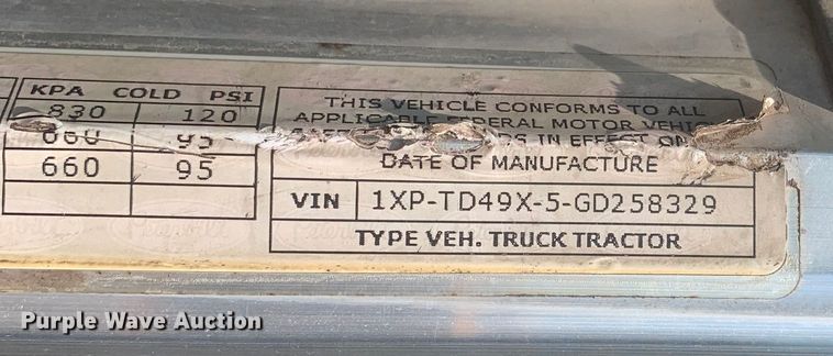 image for item DM7939 2016 Peterbilt 367 semi truck