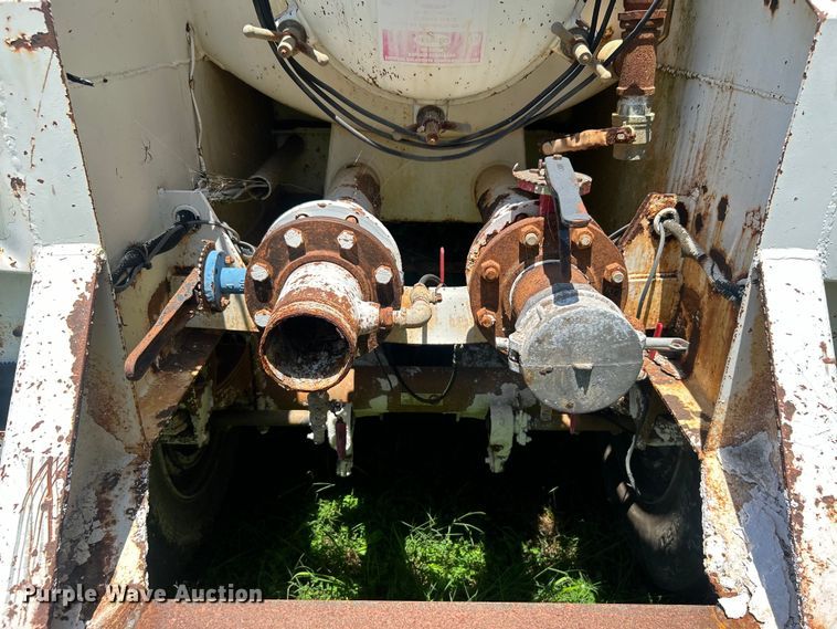 image for item DO6552 2009 Troxell Trailers  vacuum trailer