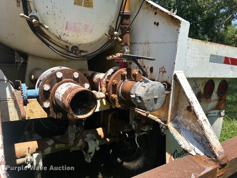 image for item DO6552 2009 Troxell Trailers  vacuum trailer