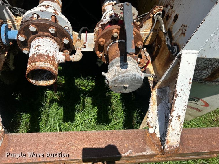 image for item DO6552 2009 Troxell Trailers  vacuum trailer