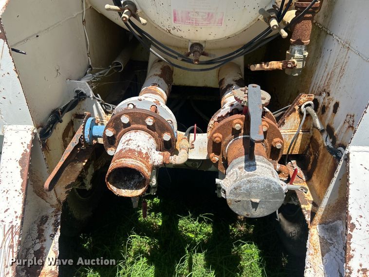 image for item DO6552 2009 Troxell Trailers  vacuum trailer