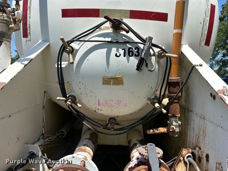 image for item DO6552 2009 Troxell Trailers  vacuum trailer