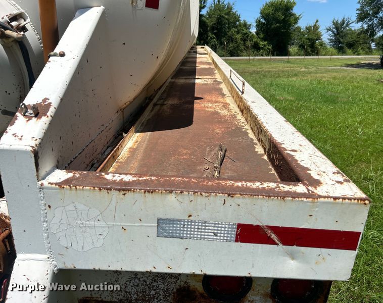 image for item DO6552 2009 Troxell Trailers  vacuum trailer