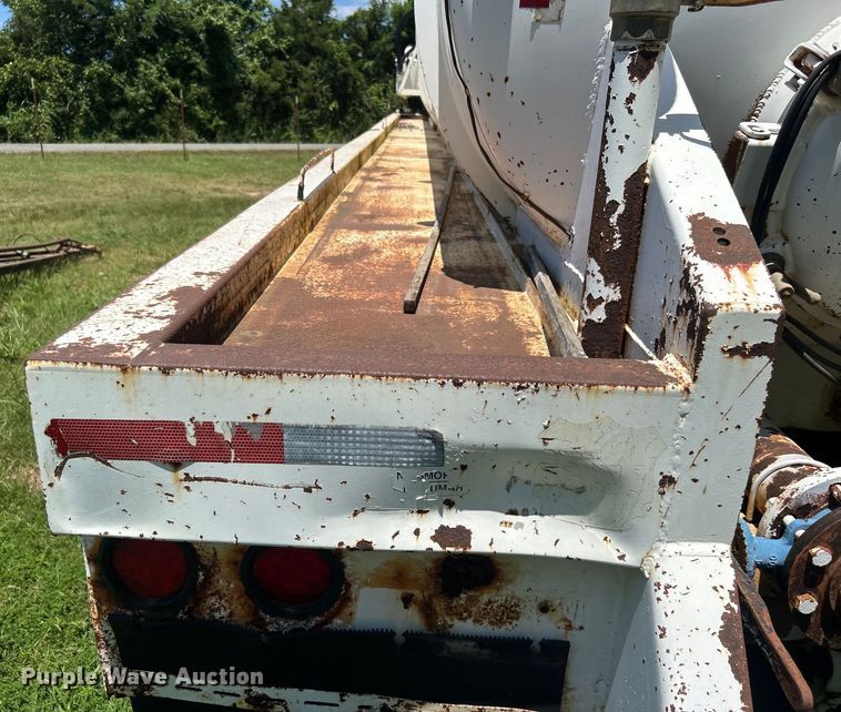image for item DO6552 2009 Troxell Trailers  vacuum trailer