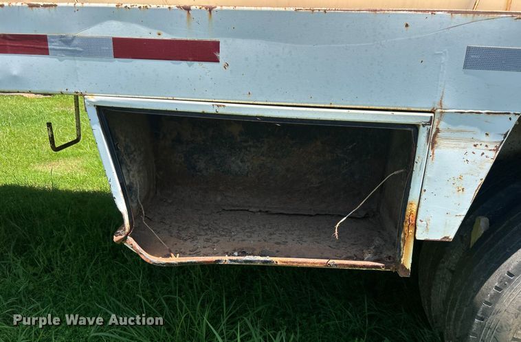 image for item DO6552 2009 Troxell Trailers  vacuum trailer