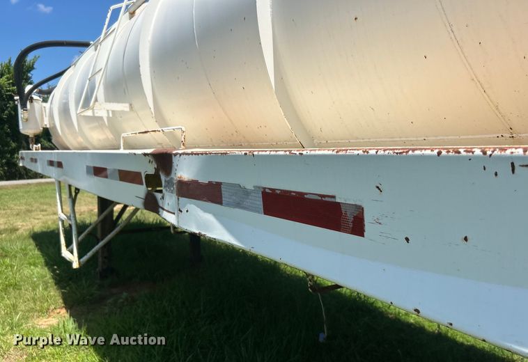 image for item DO6552 2009 Troxell Trailers  vacuum trailer