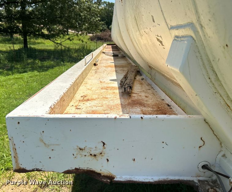 image for item DO6552 2009 Troxell Trailers  vacuum trailer