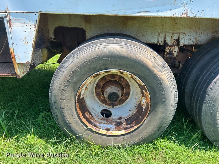 image for item DO6552 2009 Troxell Trailers  vacuum trailer