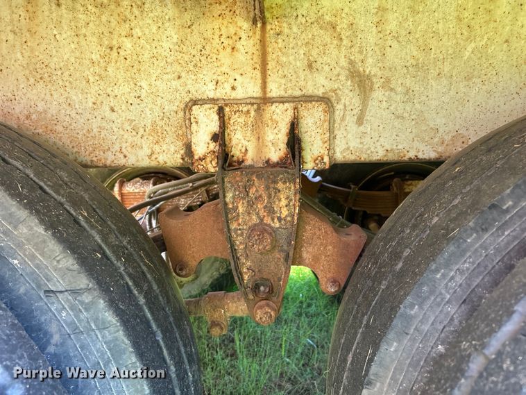 image for item DO6552 2009 Troxell Trailers  vacuum trailer