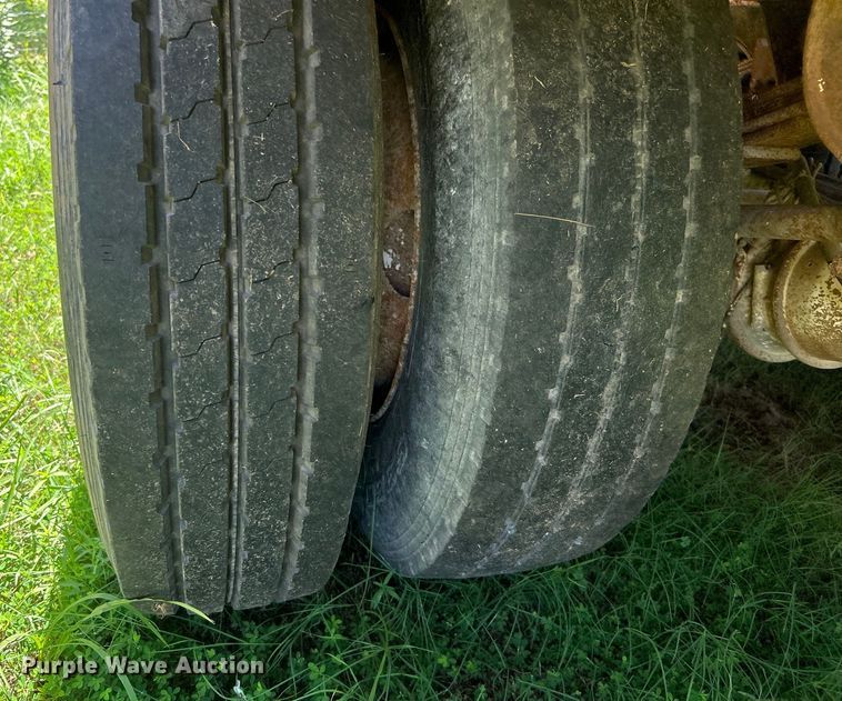 image for item DO6552 2009 Troxell Trailers  vacuum trailer