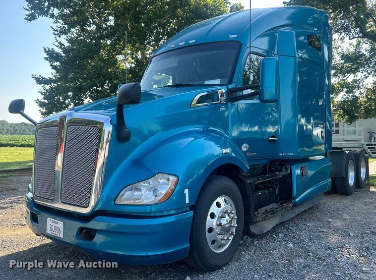 image for item DO6583 2016 Kenworth T680 semi truck