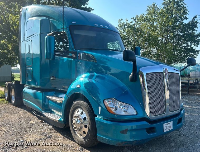image for item DO6583 2016 Kenworth T680 semi truck