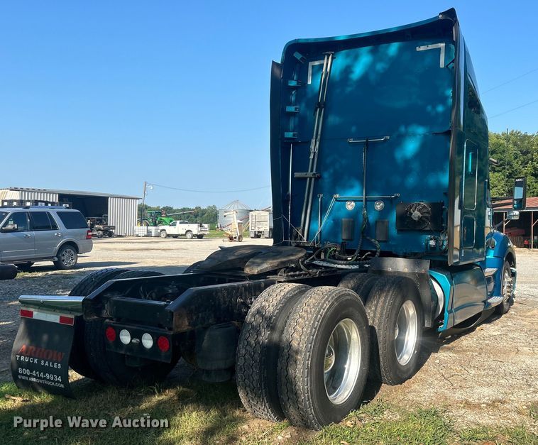 image for item DO6583 2016 Kenworth T680 semi truck