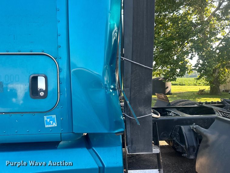 image for item DO6583 2016 Kenworth T680 semi truck